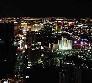 Widok z wieży na Las Vegas nocą