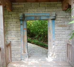 Der Eingang am Garten