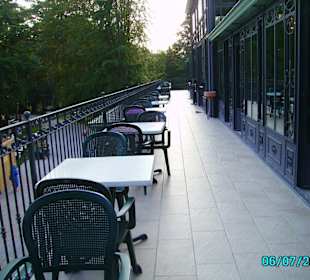 Zona pranzo al piano super.della serra