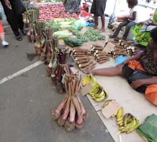 Auf dem Markt von Suva