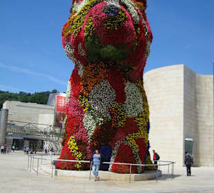 Vor dem Guggengeim Museum