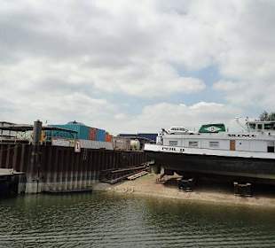 Große Kölner Hafenrundfahrt