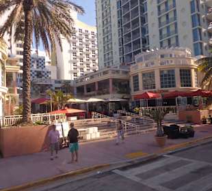 Blick auf die Collins Avenue