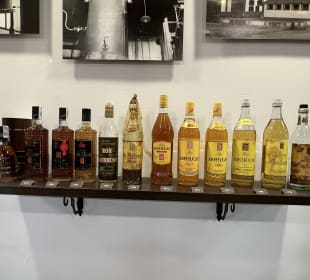 Verschiedene Rum-Flaschen