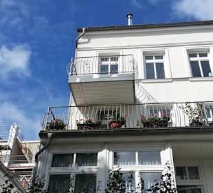 Alter Strom mit netten Häusern