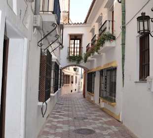 Kleine Gasse in der Altstadt Marbellas