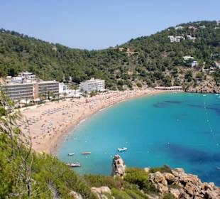 Seitlicher Blick auf die Bucht Cala San Vicente