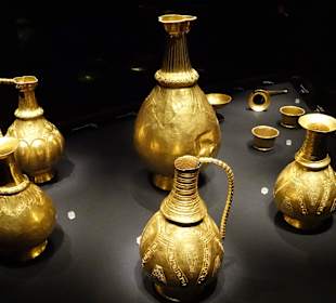 Kannen aus dem gleichen Fund