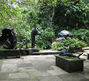 Mahé, Tom Bowers Sculpture Studio