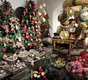 Gang durch den Laden "Christmas in Salzburg"