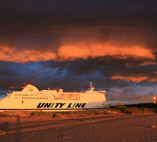 Prom wpływający do Świnoujścia przy Stawa Młyny