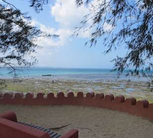 Blick auf den Strand bei Ebbe