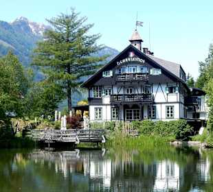 Herkuleshof mit Teichanlage