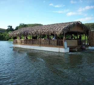 Truck Safari - Boote auf dem Rio Chavon