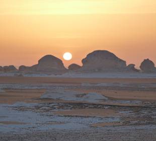 Sonnenaufgang in der weißen Wüste