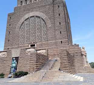 Mächtiger Granitbau