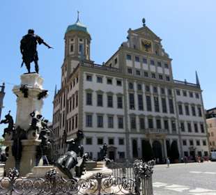 Rathaus mit Augustusbrunnen