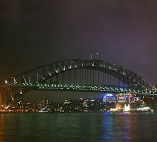 Harbour bridge nocą.