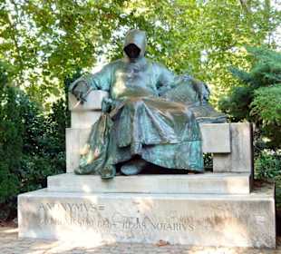 Denkmal von Anonymus im Stadtwäldchen