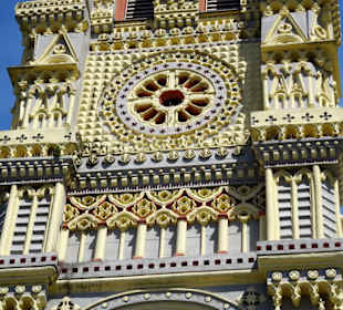 Details vom Turm der Église de Sainte-Anne