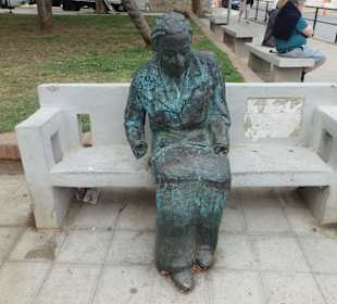Statue der Dichterin Gabriela Mistral