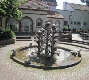 Der bekannte Dorfbrunnen in Herxheim