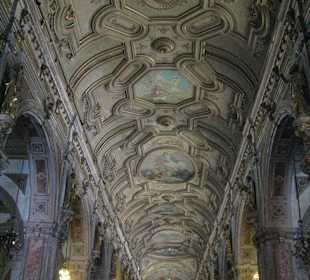 Dom an der Plaza Armas