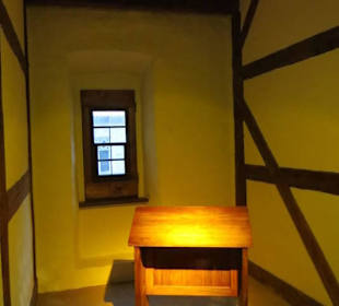 Klosterzelle mit Betpult