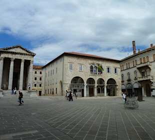 Stadtplatz mit Rathaus