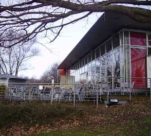 Die Terrasse mit Blick auf den Hohnsensee