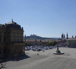 Hof vor Residenz mit Frankoniabrunnen