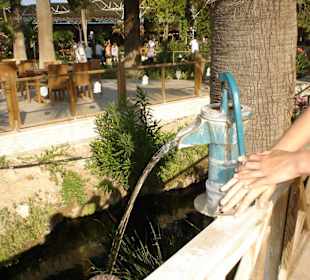 Краник с минеральной питьевой водой