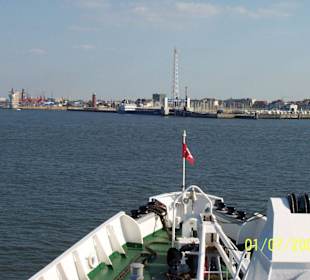Hafeneinfahrt mit der Fähre von Helgoland