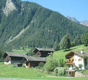 Bauernhöfe am Wegesrand
