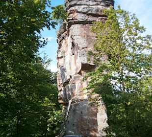 Wandern zu den umliegenden Burgen/Felsen