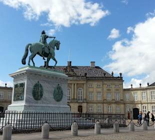Vor der Amalienborg