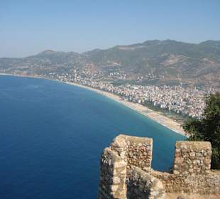 Blick von der Burg auf den Strand