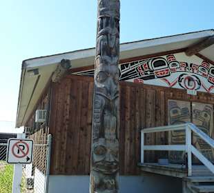 Langhaus mit Totempfahl