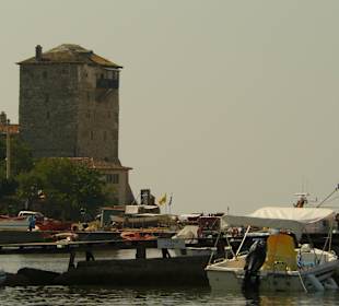 Blick vom Strand zum Prosphorios-Turm