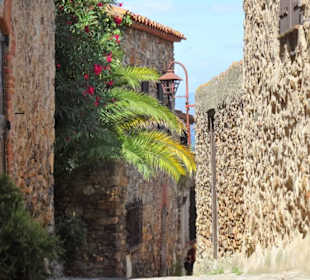 In den Gassen der Altstadt von Castelnou