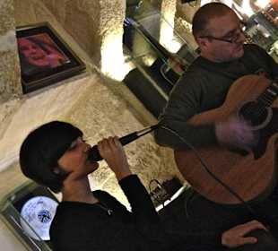 Duo Kim Pepe & J. J. at Hard Rock