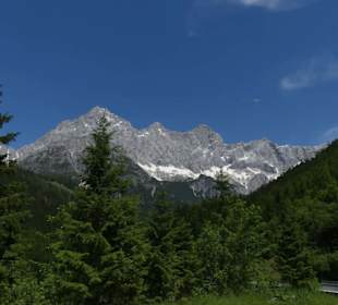 Der Dachsteingletscher von unten