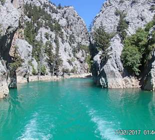 Unglaublich türkisfarbenes klares Wasser
