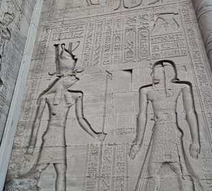 An der Tempel-aussen Wand