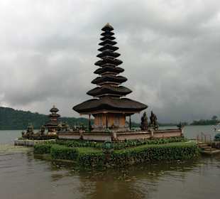 Rundreise mit Guide Wayan Pageh Lake Bratan