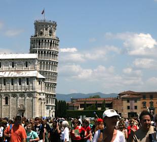Toren gezien vanop het plein