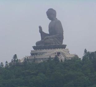 Blick von der Seilbahn Ngong Ping zum Buddha
