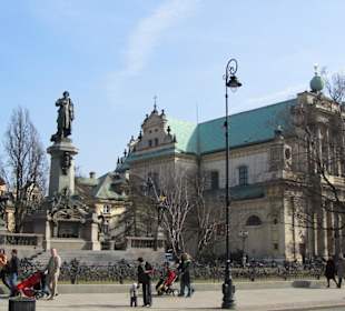 Krakowskie Przedmieście, Pomnik A. Mickiewicza