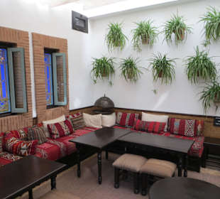 Sitzgelegenheiten im Jardin Majorelle Restaurant
