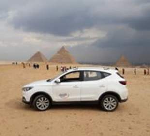 Mit Limousine for you Hurghada an den Pyramiden